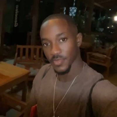 EtoukeV's profile picture. vanité des vanités tout est vanité 🥴