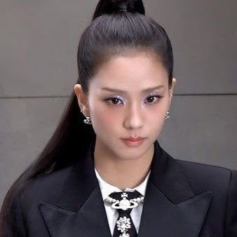 elegant_chu's profile picture. @officialBLISSOO