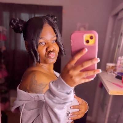 1andonlyynae's profile picture. FOLLOW ME 👀 .
