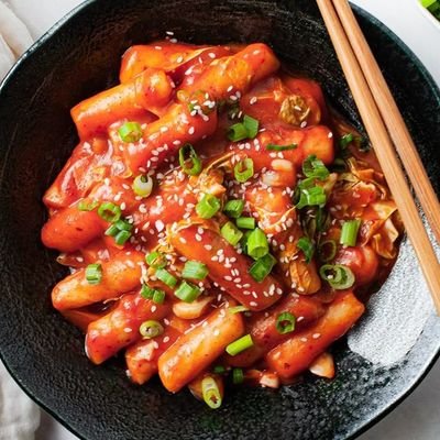 kpoptteok's profile picture. for kpop and tteokbokki