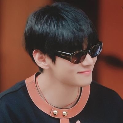 82_sylyn's profile picture. Kim Taehyung 👑
#Layover
#V