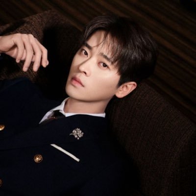 ryancchg's profile picture. Ryan Chenglei a 1993 wandering soul, lost in the beauty of words. bound to yuxciao’s magnetic pull.