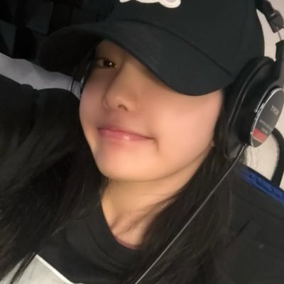 dazfzle's profile picture. 