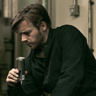 videinoir's profile picture. lane boy playing video games