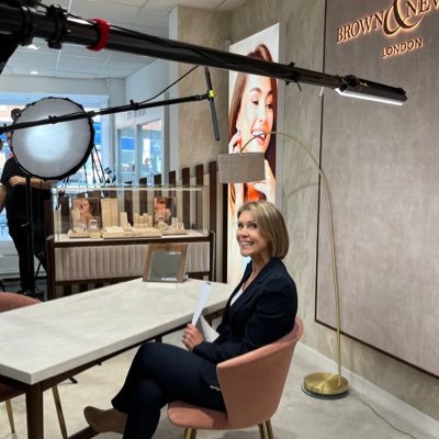 MJMoomin's profile picture. Always look up!