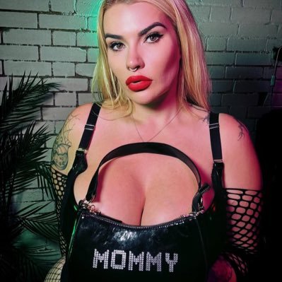 ariellalynn890's profile picture. Your favourite Kinky content creator and your future Mistress 😈 ⛓️I live BDSM; dominant, Private Dungeon,boundary-pushing and mean, but always with a smile 😊