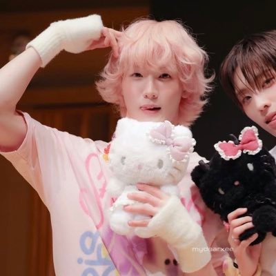 izuppriv's profile picture. Hmph… Did you forget me ? @femizkt