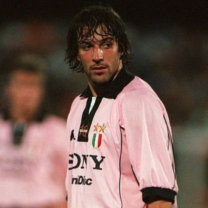 FarbodobraF's profile picture. Always be honest | Financial Analyst | Azzurri 🇮🇹 | Juventus ⚫️⚪️ | Boston Celtics | Esteghlal | Youtube: @DogsAnimalsCats