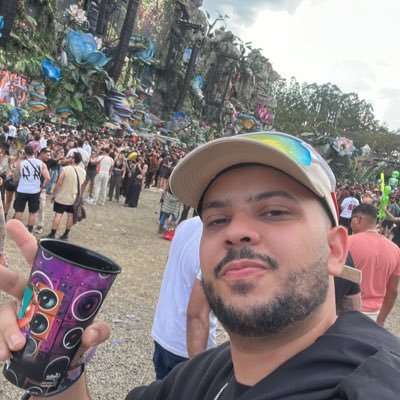 itslucasseven's profile picture. 25 anos, enfermeiro, caído pelas ruas de BH nas horas vagas e apaixonado por música eletrônica de todo tipo