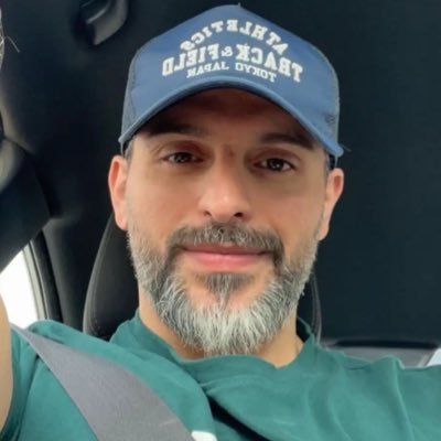 w9fkwt's profile picture. سيظلّ اسمك عاديًّا، حتى تجد من يلفظه بطريقة تجعلك تظنّ أنّك وحدك من سُمِّي بهذا الاسم