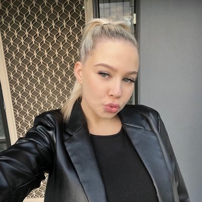 larabecky311's profile picture. ❤️🌹❤️