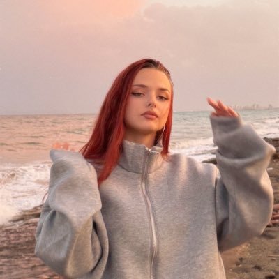 nereaarevaloo's profile picture. 444