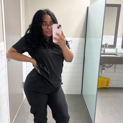 helen_frias22's profile picture. 