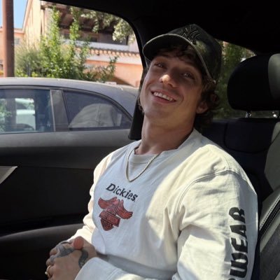 ovunquewniall's profile picture. 