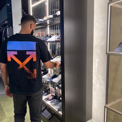 shahrooz_ak's profile picture. Idk.