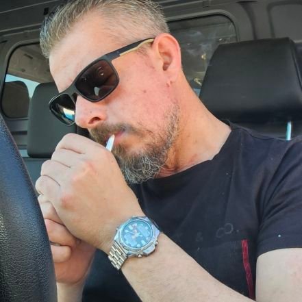 panos_epi's profile picture. Είμαι ο Πάνος και ειμαι τσοπάνος.  
Απόφοιτος νηπιαγωγείου με PhD.
Μουντζωνω δια βίου την @moumoiazei