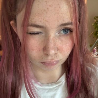 NEOAlyz's profile picture. 23 🎀 I like games and pajamas