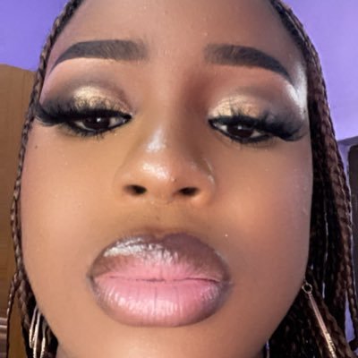 layomisdiary's profile picture. a soft girl, literally and figuratively.