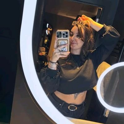 JessicaPre66655's profile picture. Burnley FC ❤️ fan man & gril. DETEST Thatcher and all she stood for. Believe in 'Labour' Rossi fan. Guinness, curry& dry white 🐻‍❄️ fan. Proud  to be a Claret!