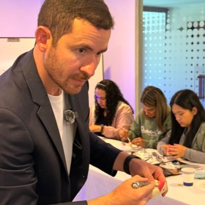 felofonseca8A's profile picture. Hijo De Dios Cirujano Oral y Patólogo. Luz de transformación.