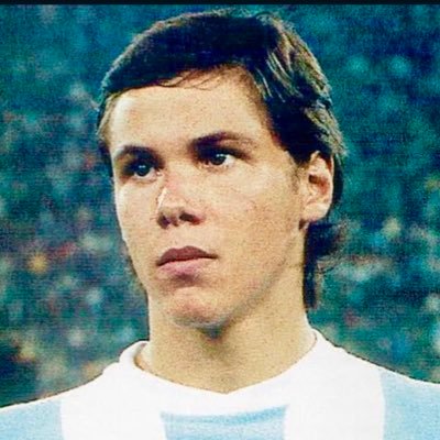 FER_REDONDO5's profile picture. Cuenta NO oficial. Futbolista íntegro y exjugador del @realmadrid. Procedente de @aaajoficial y @afaseleccion 5️⃣👑