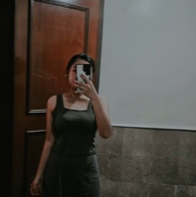 ushmakes's profile picture. Your dose of relatable tweets. (not all tweets reflect what i do) / foodie dumps 🥓