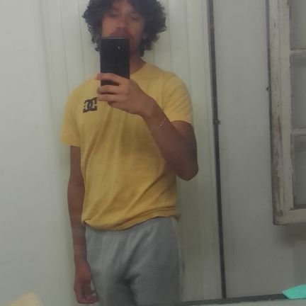 Lemetisassa92's profile picture. Je tape pas ma meuf, je tape les mecs des autres meufs.