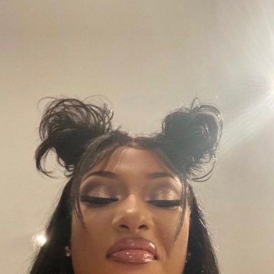TrinahEssie's profile picture. do I know you?