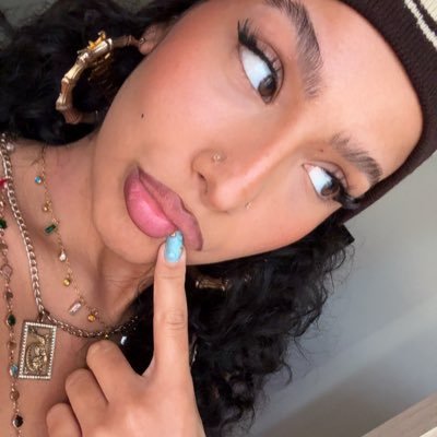 wiyemeprive's profile picture. journal intime public. https://t.co/sLROHsnnyE