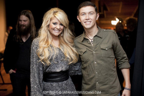 i am here for #mclaina :) Lauren and her aunt followed me :) they are such  sweethearts ! #ilovetheirwholefamily