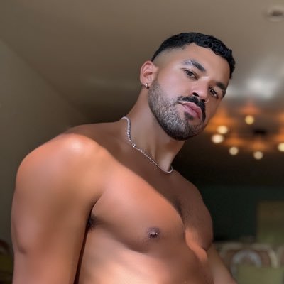 sunnymikex's profile picture. 🇵🇹🇦🇴 . Award nominated vers-top. Ass-obsesssed. Sun-lover. Disfrutão.                Let's ride? 👅😈 https://t.co/V6c9SpKv3J