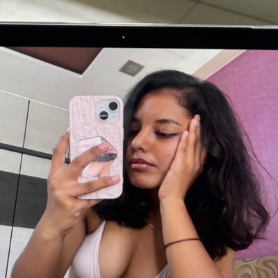 ihateithereugh's profile picture. 