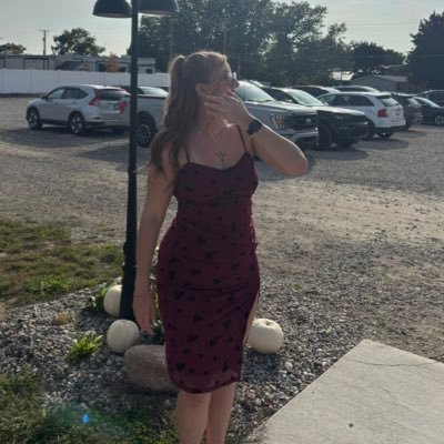 kellbandzz's profile picture. idgaf.