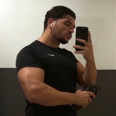 eikzyy's profile picture. red rank jett main