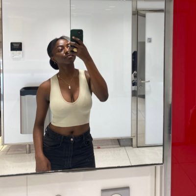 missbarnesss's profile picture. Bookish Fante girl | 1/4 of @bibliovibes