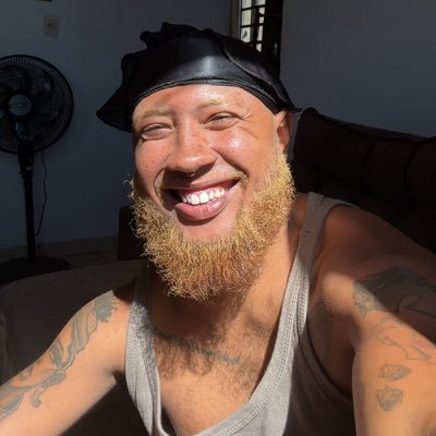 poetryyyocean's profile picture. ✨