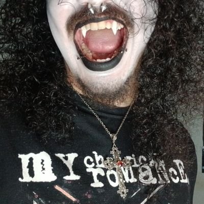 mychemicalmath's profile picture. this song is about sucking dick for cocaine. qualquer pronome