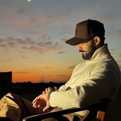 9V90V's profile picture. #المرجله_يبغالها_واحدآ_ذيب_مو_كل_من_بغاها_لقاها𓆩VIP𓆪