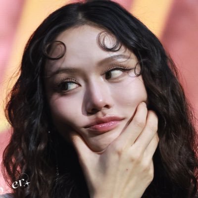 tacianacruz16's profile picture. 99% falando de #lmsy e 1% cadelando a Lookmhee