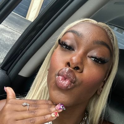 luhhgummi's profile picture. get that money up nigga.