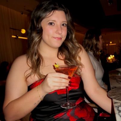 perfectlyfine89's profile picture. saw the gold rep bodysuit’s debut and retirement (will travel at a moment’s notice if asked 👀 @ TS)