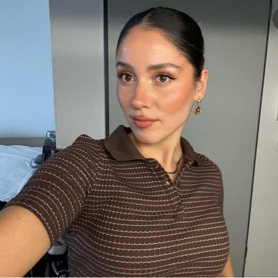 Arzu519423's profile picture. 