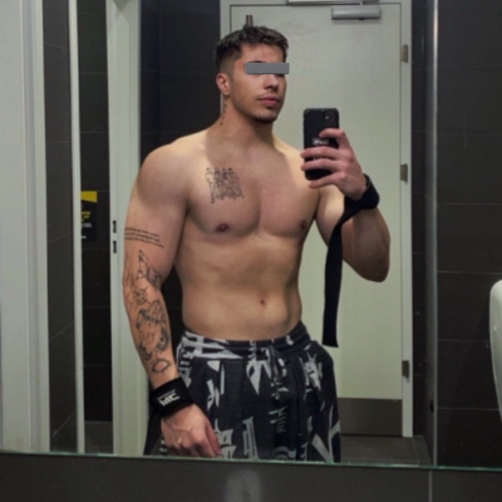 chimaevkha18's profile picture. Pilot, based in Denmark. İki elim cebimde harcarım o piçleri @besiktas