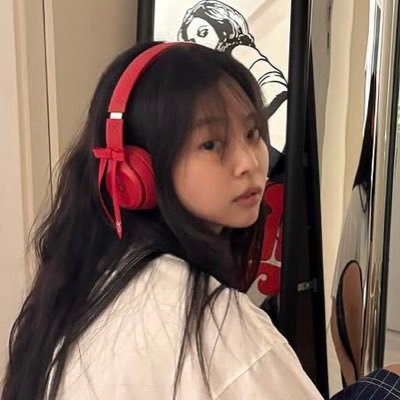 taeentvangogh's profile picture. parece cocaina mais é só depressão