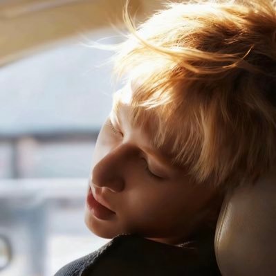 lizzzydream's profile picture. leowon