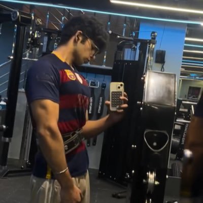 r1cism's profile picture. mere paapo ka talaab bhar gya hai