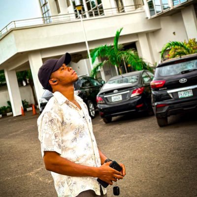 OscarRomero583's profile picture. Virtual Assistant | Graphic Designer.