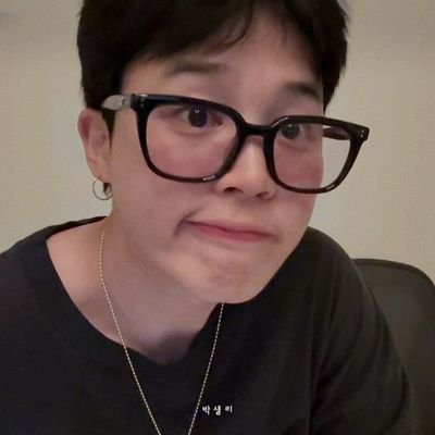 jiniehugs's profile picture. loving bangtan 𖹭 ⩇⩇: ⩇⩇ •