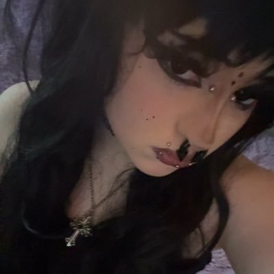 clancybearer's profile picture. + cover me! @riskofeeling , #1 my blood fan ever (๑˃̵ᴗ˂̵)♡ part time fawn full time trj kisser