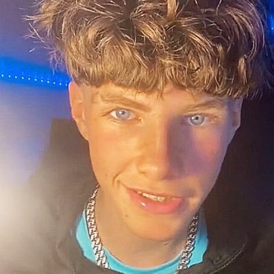 CashDeDeUk's profile picture. 18 | 6ft1 | straight | cashmaster | NO TIMEWASTERS | £30 tribute before message’s| PayPal | Throne | Bank| RT my posts| NO MEETS AT THE MIN